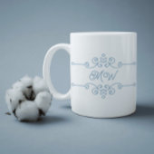 カーリーエレガントヴィンテージの粉っぽいブルーモノグラム コーヒーマグカップ