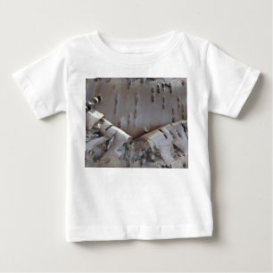 カーリーバーチの樹皮　ラスティック ベビーTシャツ