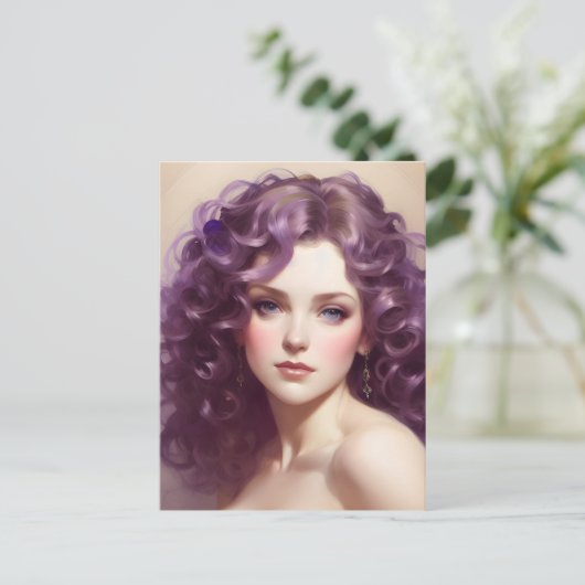 カーリーパープルヘアーポストカードを持つ女性 ポストカード (スタンド正面)