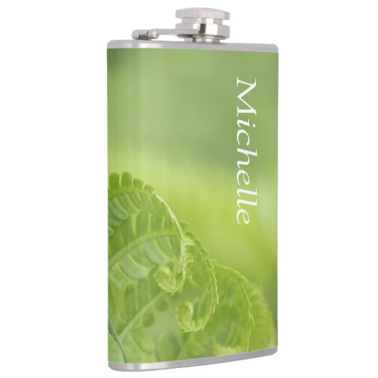 カールのシダの葉、緑の草木は、背景をぼやけました フラスク (右)