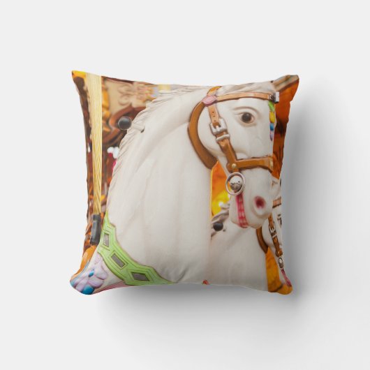 カールーセルウズウマヴィンテージグリーンイエロー装飾用クッション クッション (正面)