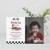 カーレース2速2好奇心の少年2歳の誕生日パーティー 招待状 (スタンド正面)