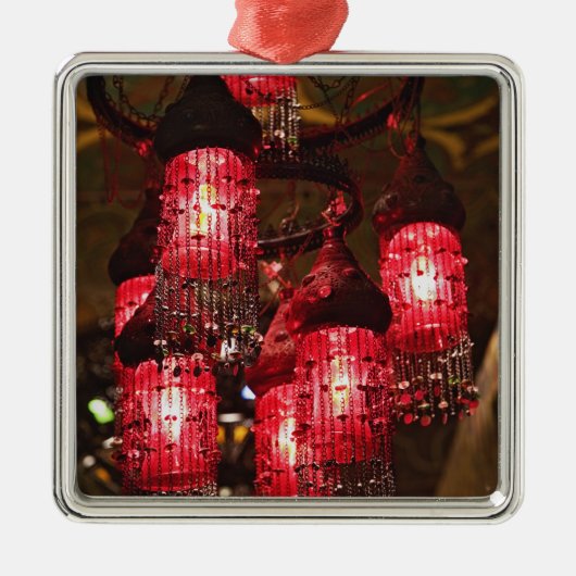 カーン·エル·カリリ·バザール、シャンデリアが売り物だ。 メタルオーナメント (正面)