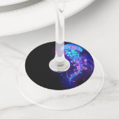 カ鮮やかラ白熱［赤熱］光を放つゲリ ワイングラスタグ (クローズアップ)