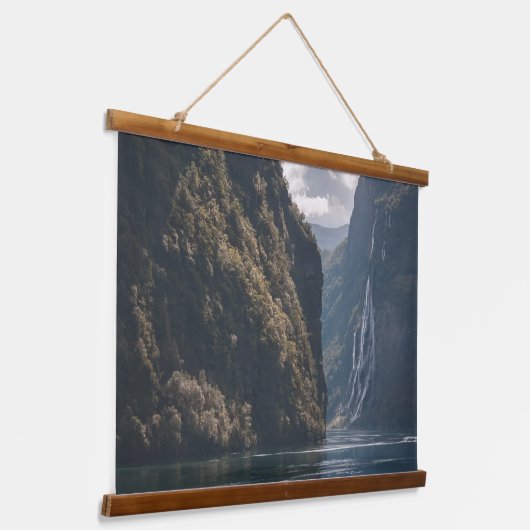 ガイランガーフィヨルドノルウェー 吊り下げ型タペストリー (傾斜あり)
