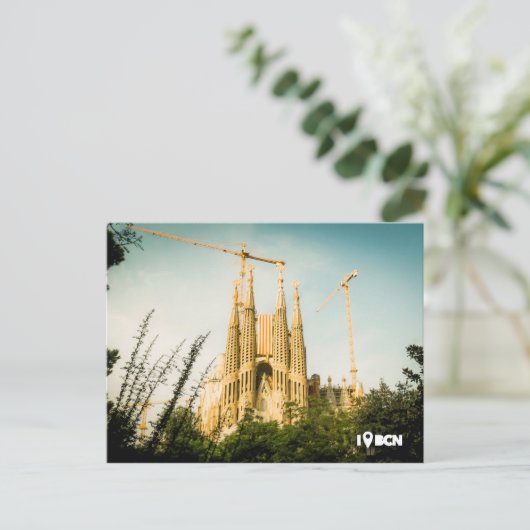 ガウディのサグラダカタロニア国旗に対するファミリア ポストカード (スタンド正面)