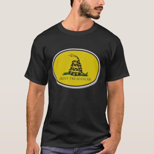 ガズデンの旗は私で楕円形のデザインを踏みません Tシャツ (正面)