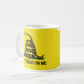 ガズデンの旗は私で踏みません コーヒーマグカップ (正面左)