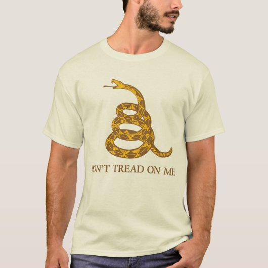 ガズデンの旗-私で踏まないで下さい Tシャツ (正面)