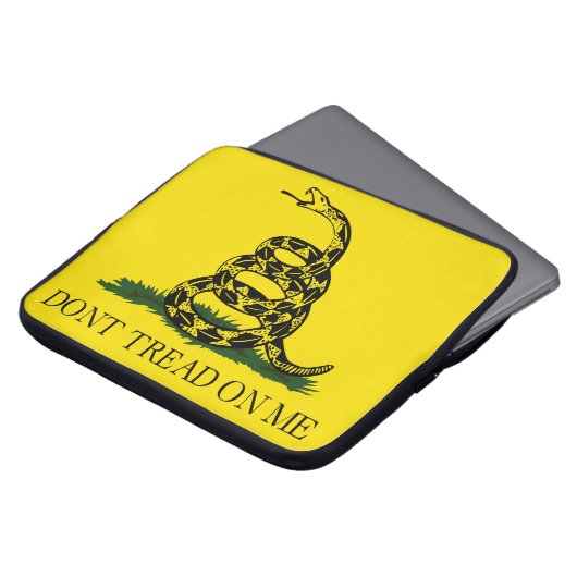 ガズデン旗 (蛇の旗, Don't Tread on Me) ラップトップスリーブ (正面上部)