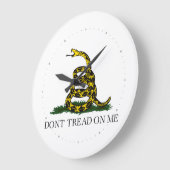 ガズデン旗 Don't Tread on Me リバタリアン イエロー ラージ壁時計 (傾斜)