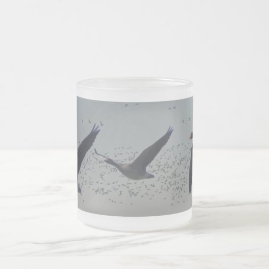 ガセ飛んでいるの曇りガラス製マグカップ フロストグラスマグカップ (中央)