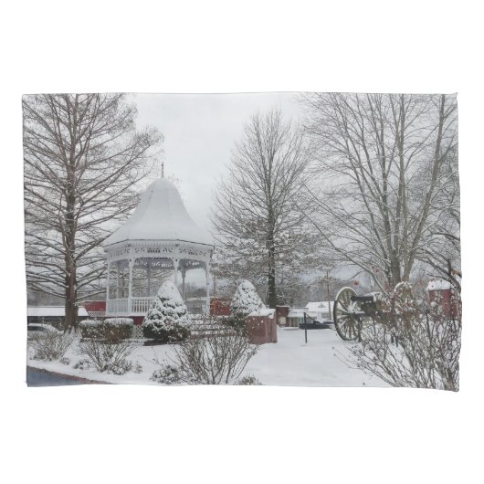 ガゼボと大砲 枕カバー (正面)