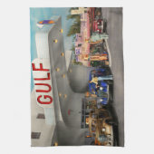 ガソリンスタンド – アメリカ素晴らしのロードトリップ1939 キッチンタオル (縦)