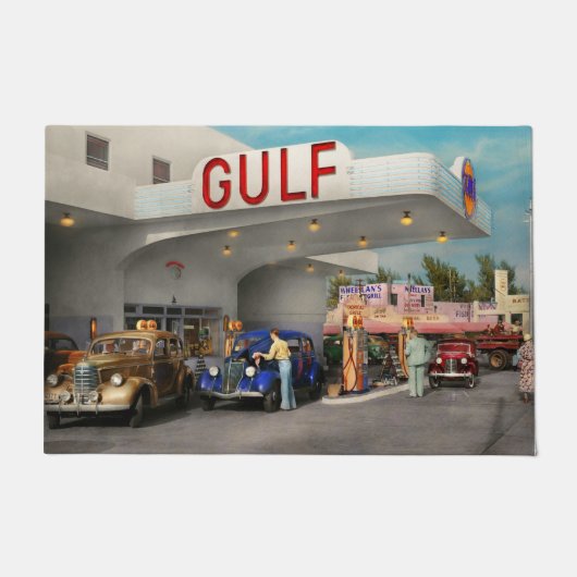 ガソリンスタンド – アメリカ素晴らしのロードトリップ1939 ドアマット (正面)