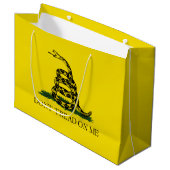 ガッズデン国旗（私に踏みつけないでください） （アメリカのヘビ） ラージペーパーバッグ (正面アングル)