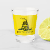 ガッズデン国旗（踏み付けない） （蛇の旗） ショットグラス (正面)