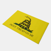 ガッズデン国旗（踏み付けない） （蛇の旗） ドアマット (アングル)