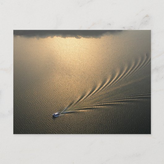 ガトゥンパナマ湖のボートの航空写真 ポストカード (正面)