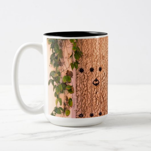 ガブリエルガルシアMarquezの落書き ツートーンマグカップ (左)