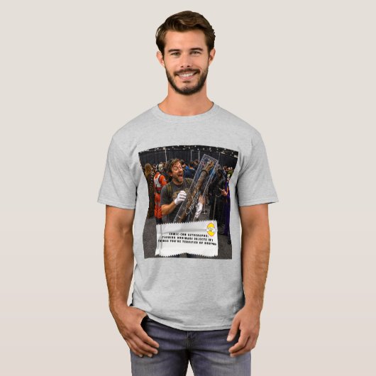 ガムの包み紙ジョーク コミコンTシャツ Tシャツ (正面フル)