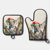 ガムツリーに座っているコアラ・サンタハット 鍋つかみ&鍋敷きセット (正面)