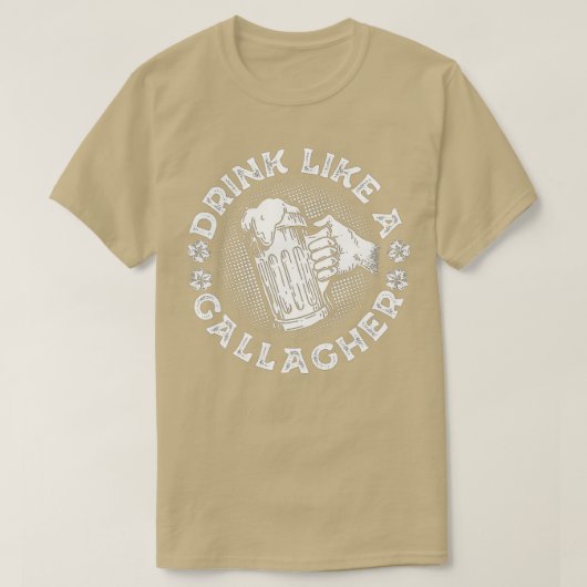 ガラガールサンパトリックの日の贈り物のように飲む Tシャツ (デザイン正面)