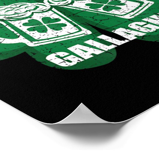 ガラガールサンパトリック・デイ・アイリッシュのように飲む ポスター (角)