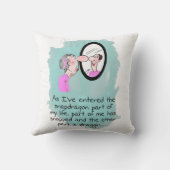 ガラスおもしろい枕を見たお婆さん クッション (裏面)