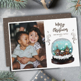 ガラスのスノーボール 冬の村の写真 クリスマス