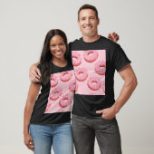 ガラスのドーナツのシームレスな背景 Tシャツ (ユニセックス)