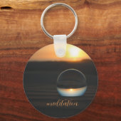 ガラスのボーリングを通して夕日キーチェーン キーホルダー (正面)