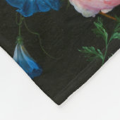 ガラスの花瓶で花を飾る静物詩 フリースブランケット (角)