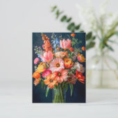 ガラスの花瓶に活けた明るい春のブーケ ポストカード (スタンド正面)