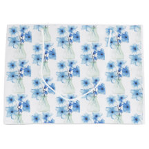 ガラスの花瓶の青い花