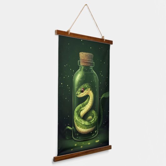 ガラスびんの中に魔法をかけられたヘビ 吊り下げ型タペストリー (傾斜あり)
