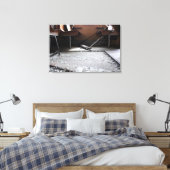 ガラス切れ地面に放棄された列車のキャンバス キャンバスプリント (インサイチュ (寝室))