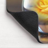 ガラス玉の黄色バラ マウスパッド (コーナー)