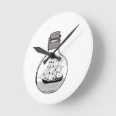 ガラス球の中の船 ラウンド壁時計 (傾斜)