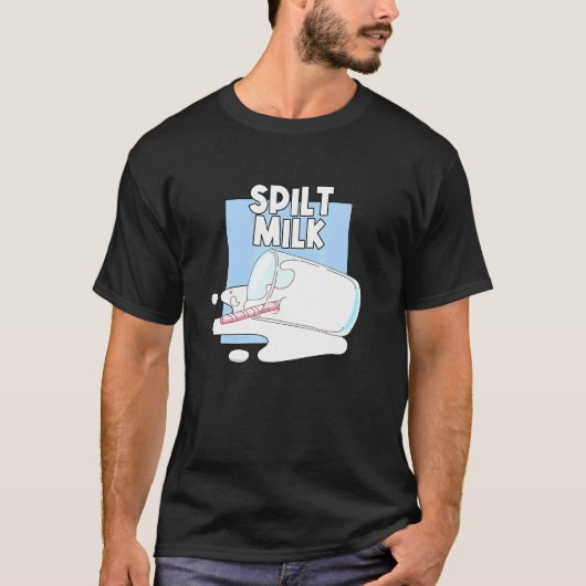 ガラス瓶のこぼれた牛乳 酪農 牛のミルク Tシャツ (正面)