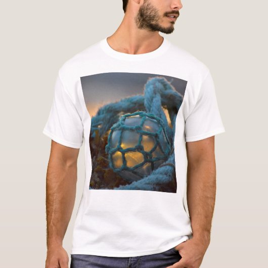 ガラス製の漁浮き、サンセット、アラスカ Tシャツ (正面)