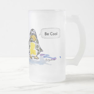ガラス製クールのマグカップに漫画のペンギンが乗る フロストグラスビールジョッキ