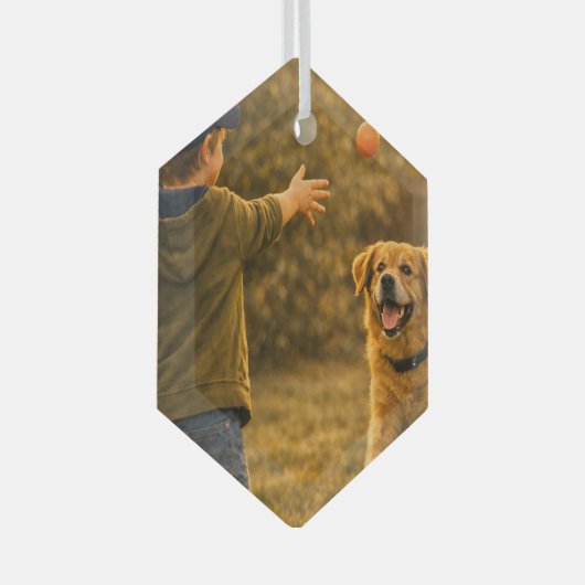 ガラス製六角形オーナメント – 男の子と犬の秋の遊び ガラスオーナメント (正面右)
