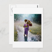 ガラス魔法ランタンが雨の中で日本の少女を滑らせる ポストカード (正面/裏面)