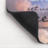 ガラテヤ5:1キリストが私たちを自由にしてくれた自由のために マウスパッド (コーナー)