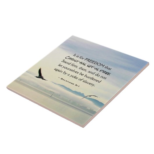 ガラテヤ5:1自由のためにキリストは私たちを自由にした タイル (側面)