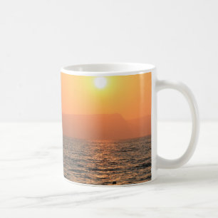 ガリラヤの海で置かれる太陽 コーヒーマグカップ