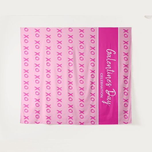 ガレンティーンズデーのお祝い ピンクのXOXO柄 タペストリー (正面(横))