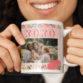 ガレンティーンズデーの花柄ピンクの2枚の写真コラージュ xoxo コーヒーマグカップ