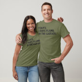 ガレージの男の洞窟に予定が入ってない Tシャツ (ユニセックス)